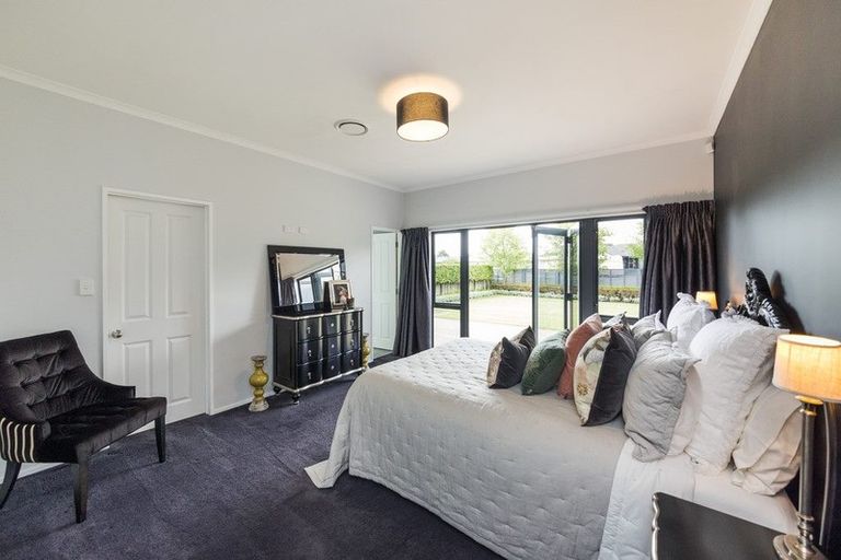 Photo of property in 37 Chestnut Close, Kelvin Grove, Palmerston North, 4414