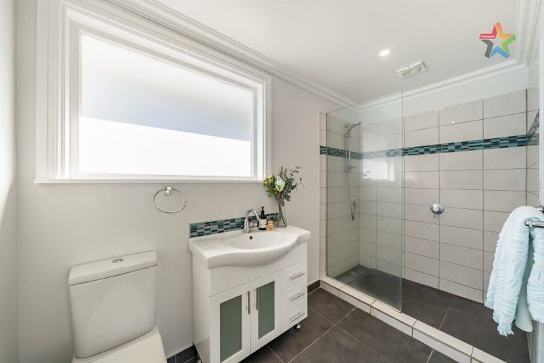 Photo of property in 21 Franklyn Road, Tawa, Wellington, 5028