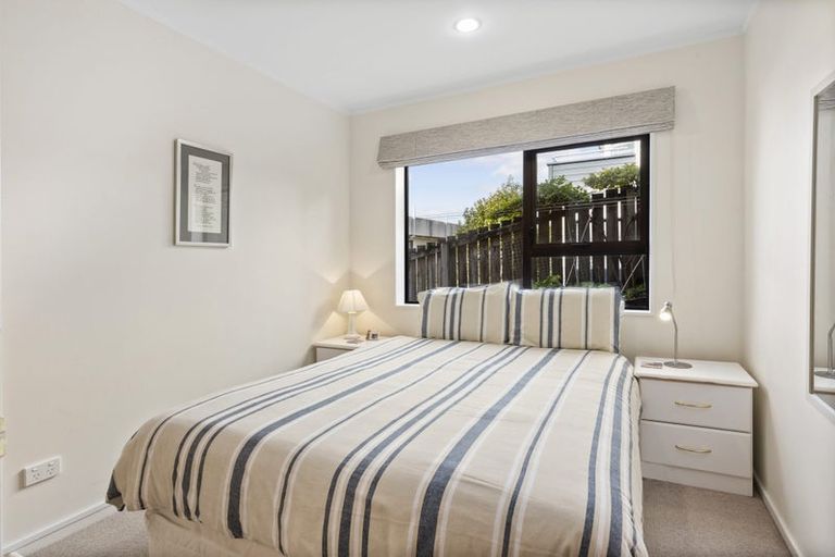 Photo of property in 2/378 Evans Bay Parade, Hataitai, Wellington, 6021