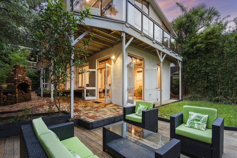 Photo of property in 47 Tainui Road, Titirangi, Auckland, 0604