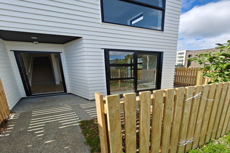 Photo of property in 150 Mcleod Road, Te Atatu South, Auckland, 0610