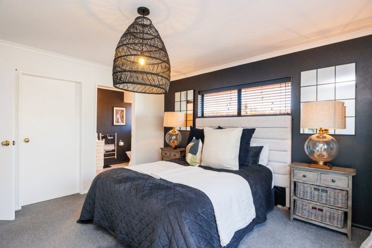 Photo of property in 2 Alpine Grove, Kelvin Grove, Palmerston North, 4414