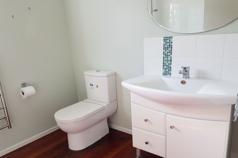 Photo of property in 25 Mountain Road, Mount Wellington, Auckland, 1072