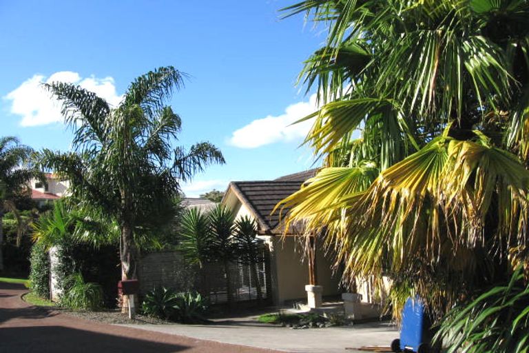 Photo of property in 11 Godwin Court, Unsworth Heights, Auckland, 0632