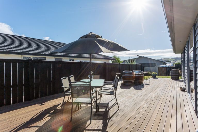 Photo of property in 18 Hagart-alexander Drive, Mosgiel, 9024