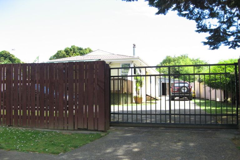 Photo of property in 18 Killington Crescent, Mangere, Auckland, 2022