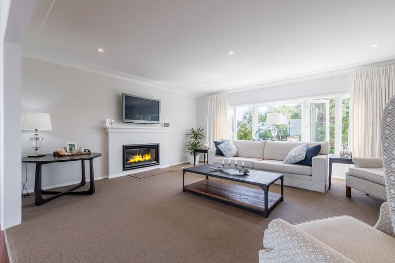 Photo of property in 32 Arama Avenue, Titirangi, Auckland, 0604