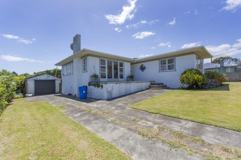 Photo of property in 32 Ripiro Drive, Baylys Beach, Dargaville, 0377