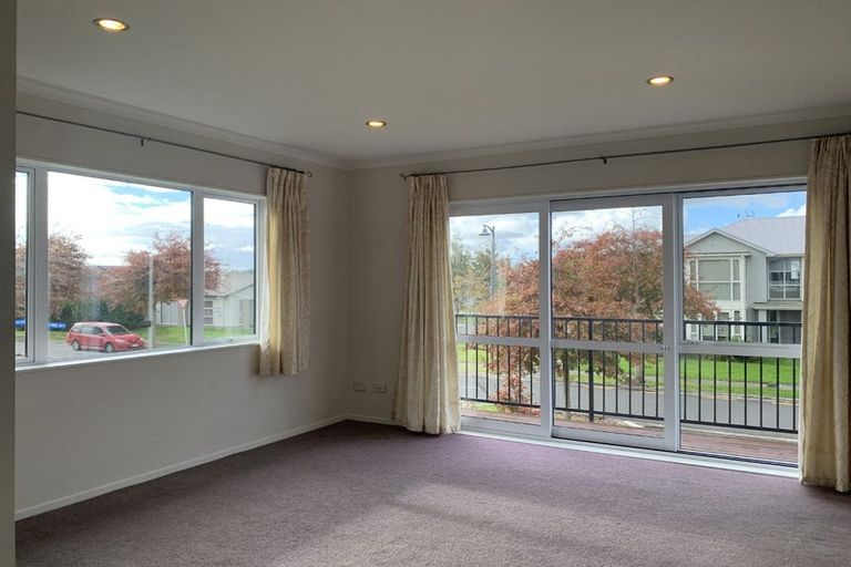 Photo of property in 16 Tarapiroe Avenue, Takanini, 2112