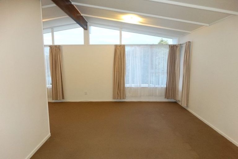 Photo of property in 28 Felgrove Street, Glendene, Auckland, 0602