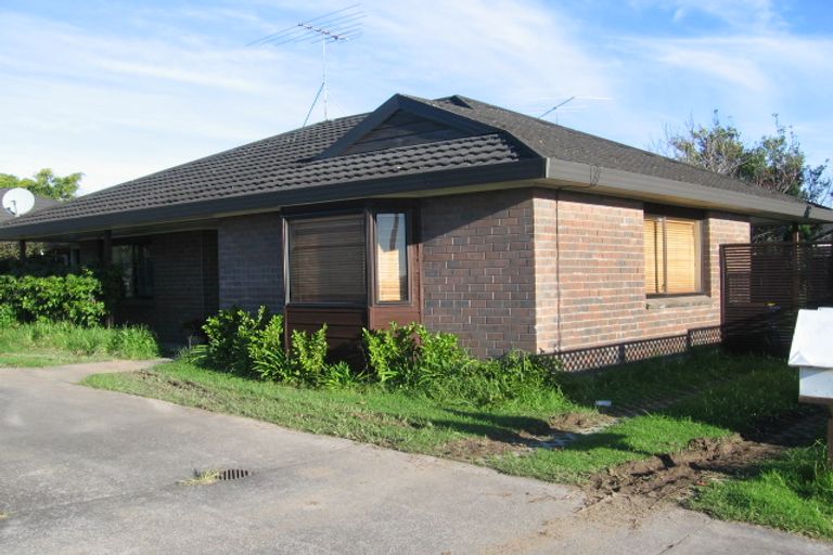 Photo of property in 2/279 Hobsonville Road, Hobsonville, Auckland, 0618