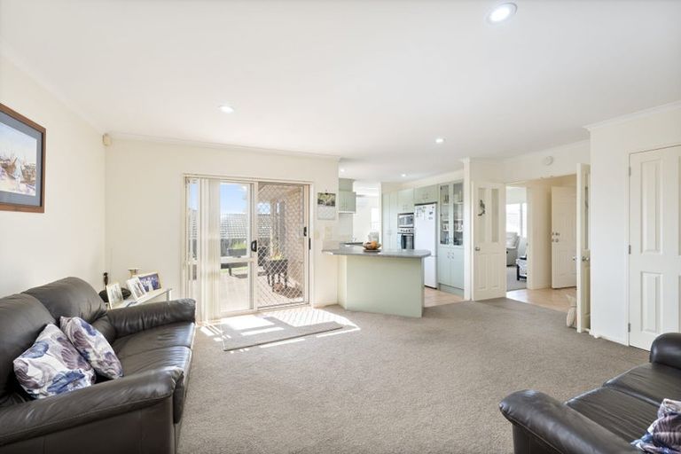 Photo of property in 4 Sandhurst Rise, Henderson, Auckland, 0612
