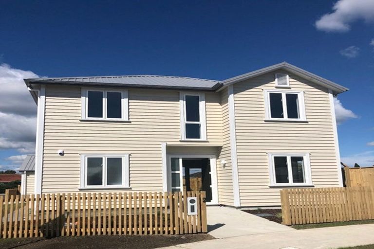 Photo of property in 2 Riroriro Close, Papakura, 2110