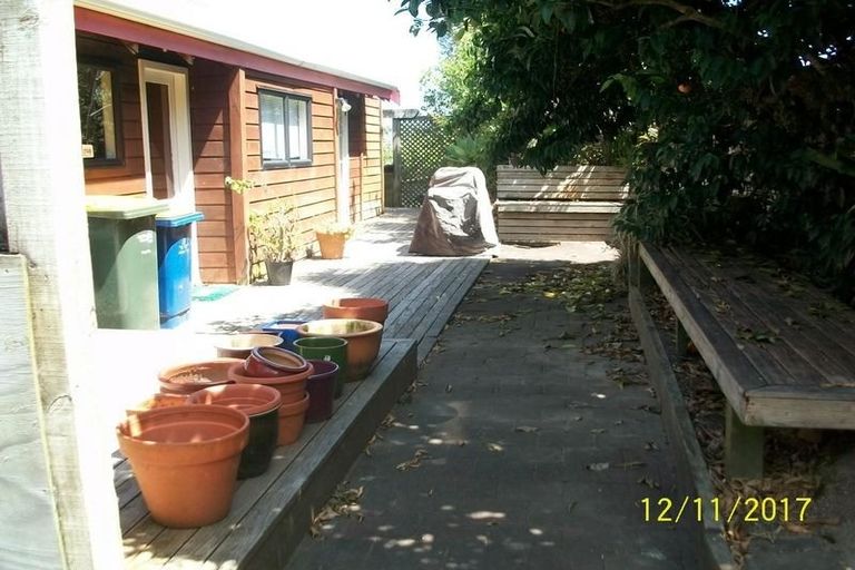 Photo of property in 10 Kayle Glen, West Harbour, Auckland, 0618