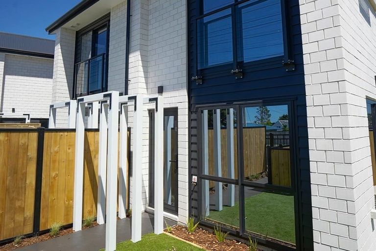 Photo of property in 10/172 Don Buck Road, Massey, Auckland, 0614