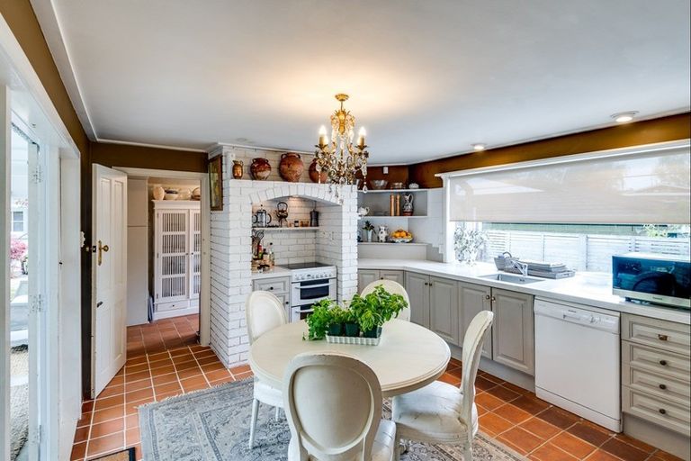 Photo of property in 98 Te Mata Road, Havelock North, 4130