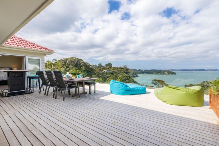 Photo of property in 32 Arama Avenue, Titirangi, Auckland, 0604