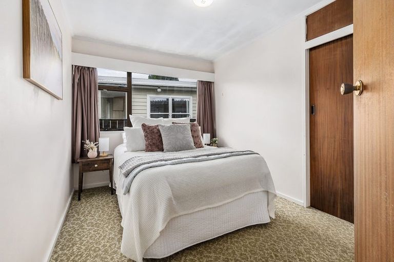 Photo of property in 11 Saint Edmund Crescent, Tawa, Wellington, 5028