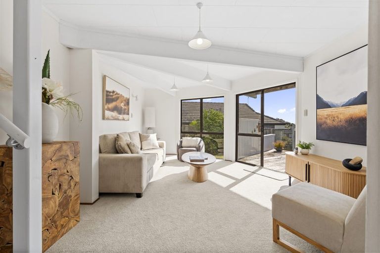 Photo of property in 26 Pacific Parade, Army Bay, Whangaparaoa, 0930