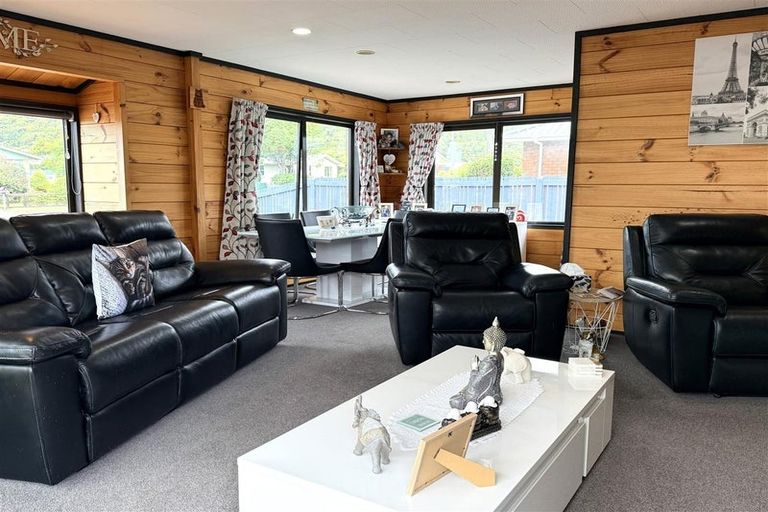 Photo of property in 2 Jamieson Road, Karoro, Greymouth, 7805