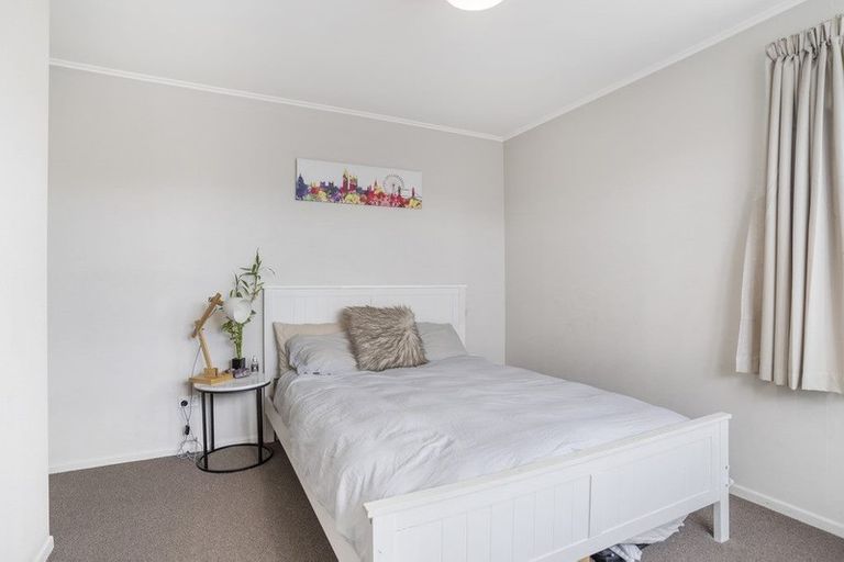 Photo of property in 16 Vera Road, Te Atatu South, Auckland, 0610