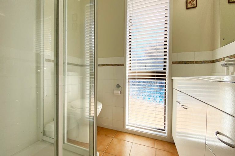 Photo of property in 10 St Simon Place, Botany Downs, Auckland, 2010