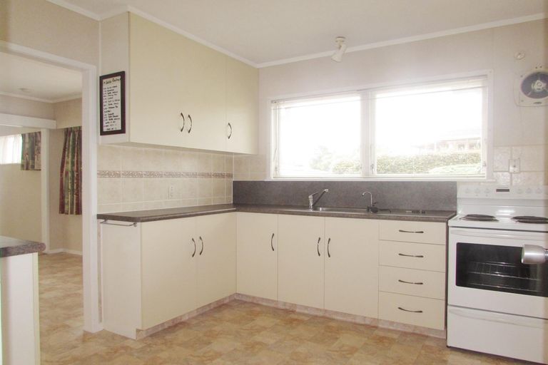 Photo of property in 64 Ray Small Drive, Pahurehure, Papakura, 2113
