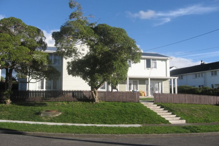 Photo of property in 6 Cheshire Street, Cannons Creek, Porirua, 5024