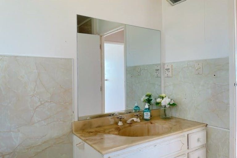 Photo of property in 15 Keegan Drive, Massey, Auckland, 0614