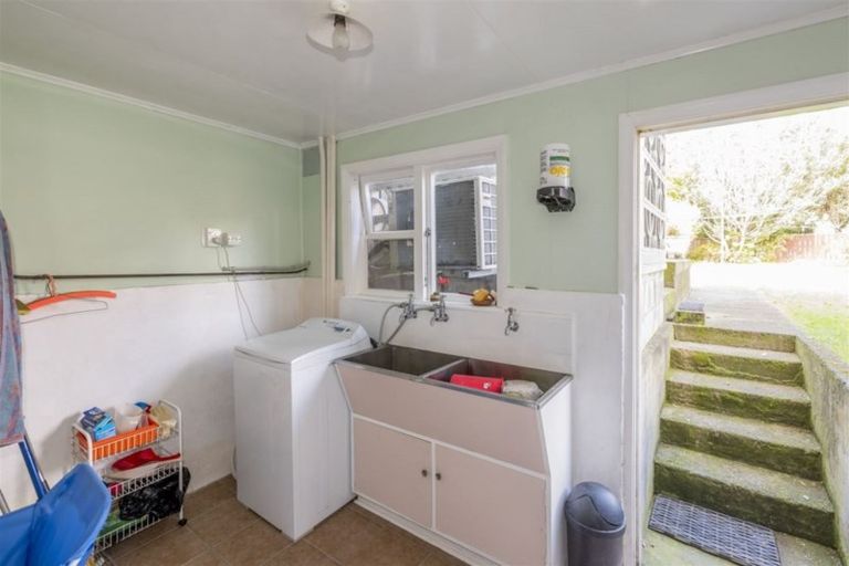 Photo of property in 16 Highbury Drive, Levin, 5510