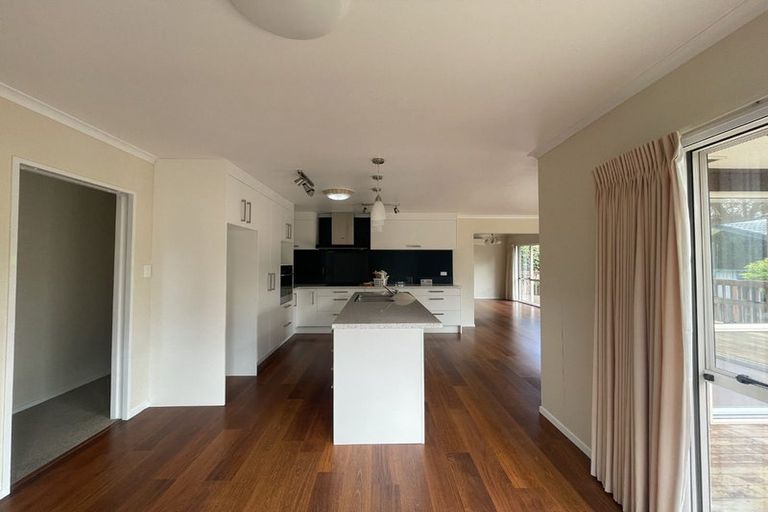 Photo of property in 16 Amherst Place, Albany, Auckland, 0632