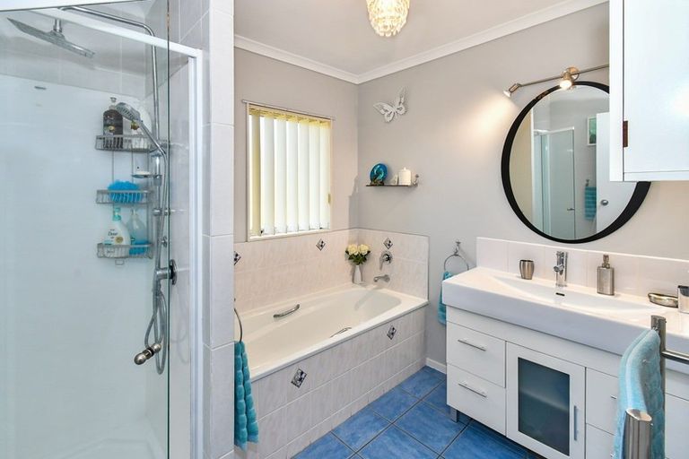 Photo of property in 6 Emmerdale Avenue, Papakura, 2110