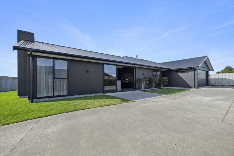 Photo of property in 15 Desmond Place, Bell Block, New Plymouth, 4312