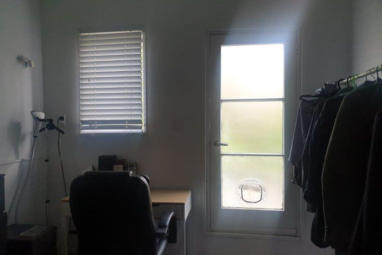 Photo of property in 15 Barker Rise, Northcross, Auckland, 0632