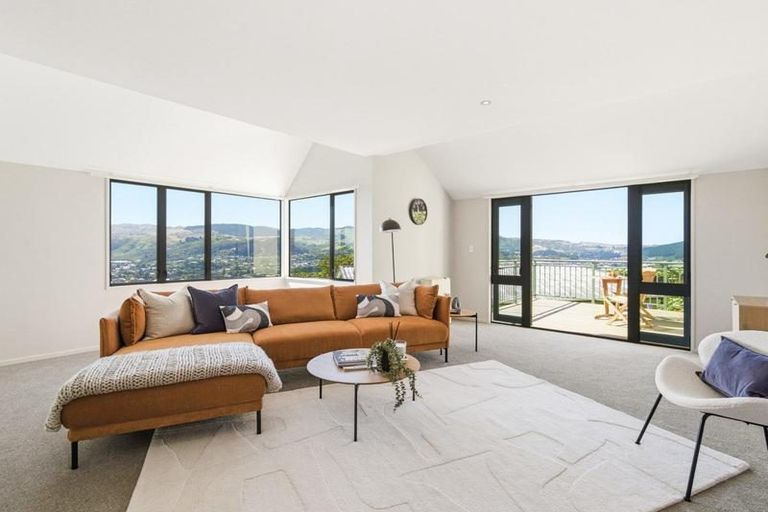 Photo of property in 6a Chastudon Place, Tawa, Wellington, 5028