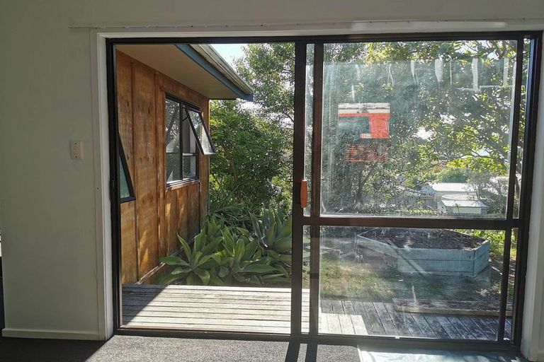 Photo of property in 1295 Whangaparaoa Road, Army Bay, Whangaparaoa, 0930