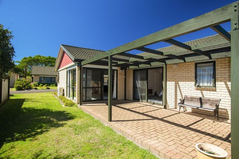 Photo of property in 1 Coulston Place, Riverdale, Gisborne, 4010