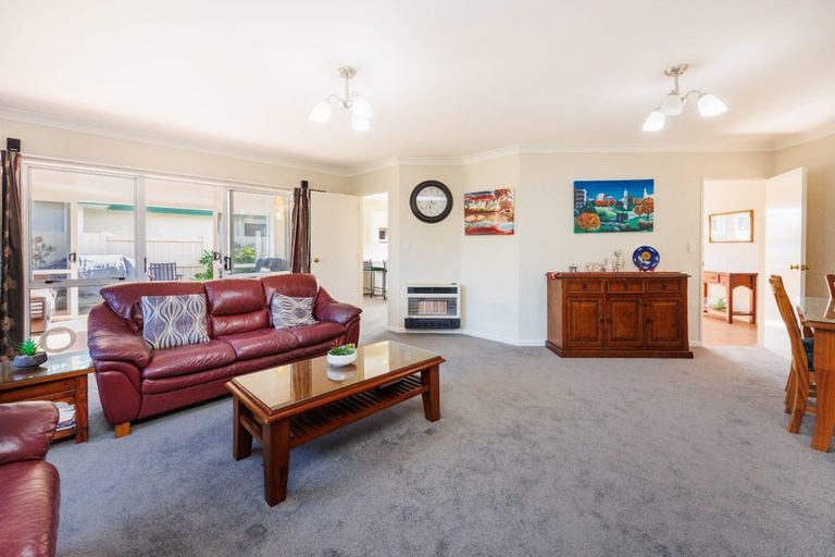 Photo of property in 8 Rosebank Avenue, Kelvin Grove, Palmerston North, 4414