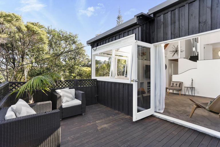 Photo of property in 106 Wood Bay Road, Titirangi, Auckland, 0604