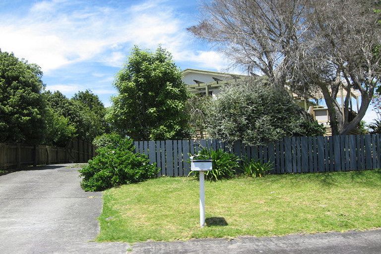 Photo of property in 9 Leaming Place, Clarks Beach, 2122