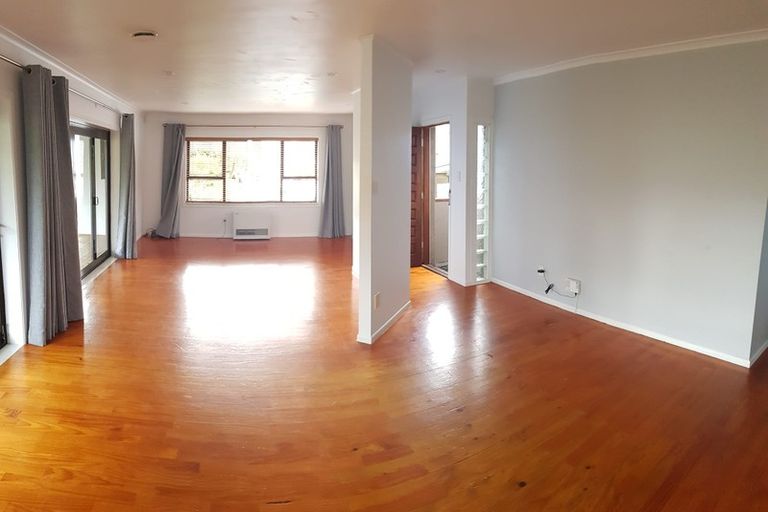 Photo of property in 68 Paragon Avenue, Beach Haven, Auckland, 0626