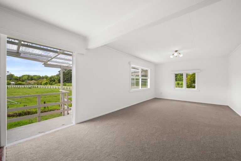 Photo of property in 38 Farrand Road, Kumeu, 0891