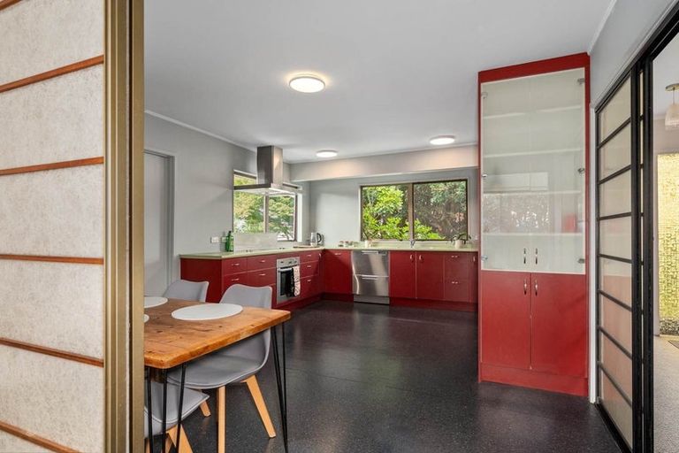 Photo of property in 2/5 Hanlon Crescent, Narrow Neck, Auckland, 0624
