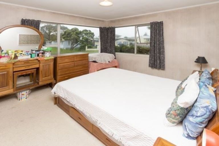 Photo of property in 2 Heyford Close, Mangere, Auckland, 2022