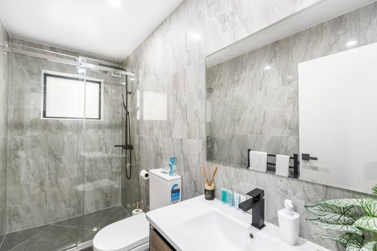 Photo of property in 8b Lynette Place, Mangere, Auckland, 2022