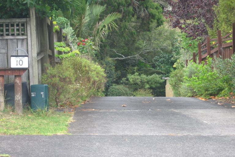 Photo of property in 10 Hiwihau Place, Glenfield, Auckland, 0629