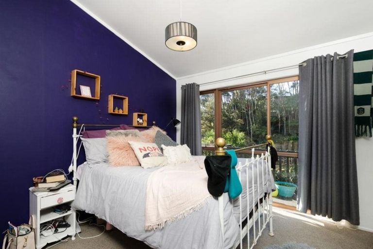 Photo of property in 42 Opanuku Road, Henderson Valley, Auckland, 0612