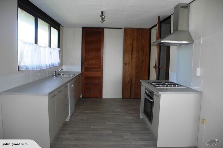 Photo of property in 1/5 Compass Place, Te Atatu Peninsula, Auckland, 0610