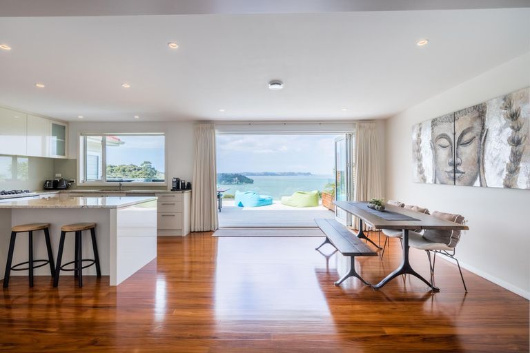 Photo of property in 32 Arama Avenue, Titirangi, Auckland, 0604