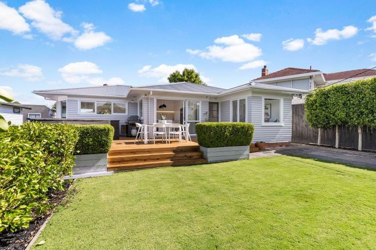 Photo of property in 1/119 Exmouth Road, Northcote, Auckland, 0627